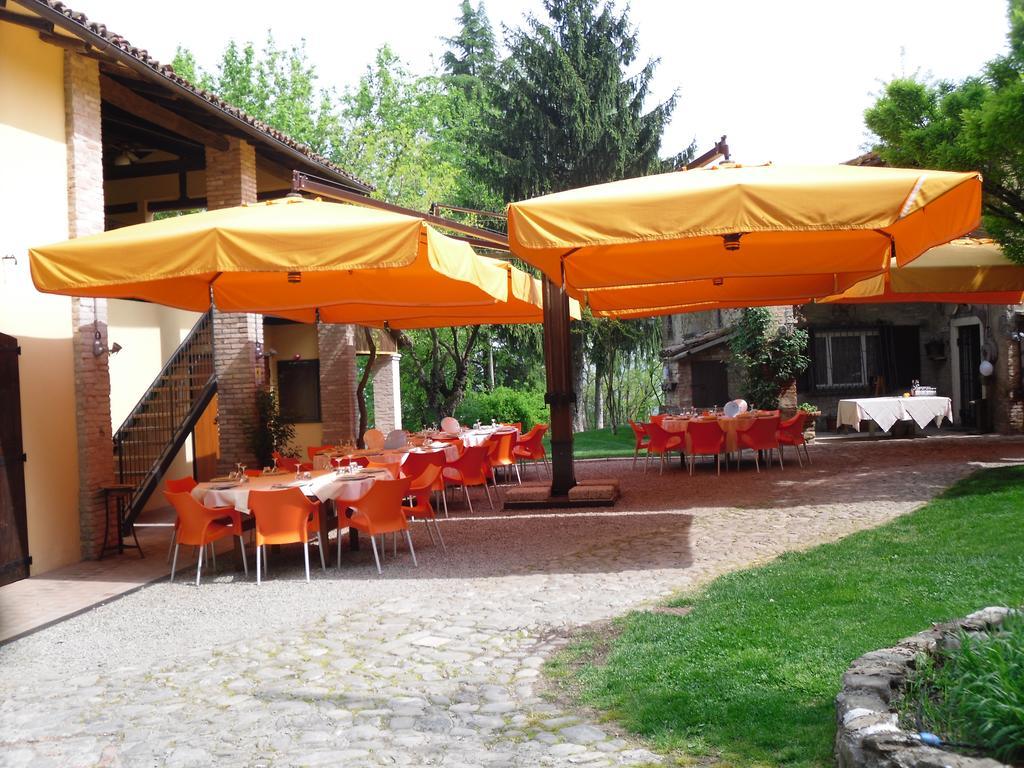 科尔特盖博斯科住宿加早餐旅馆 Castello di Serravalle 外观 照片