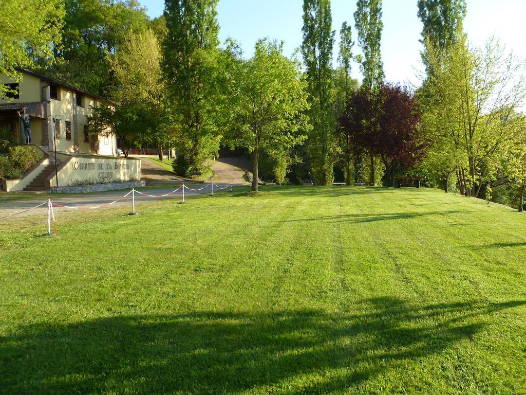 科尔特盖博斯科住宿加早餐旅馆 Castello di Serravalle 客房 照片