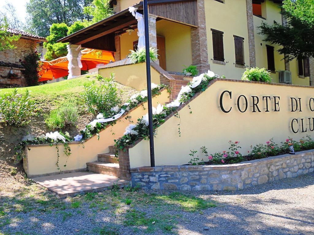 科尔特盖博斯科住宿加早餐旅馆 Castello di Serravalle 外观 照片