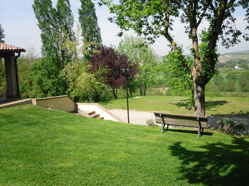 科尔特盖博斯科住宿加早餐旅馆 Castello di Serravalle 外观 照片