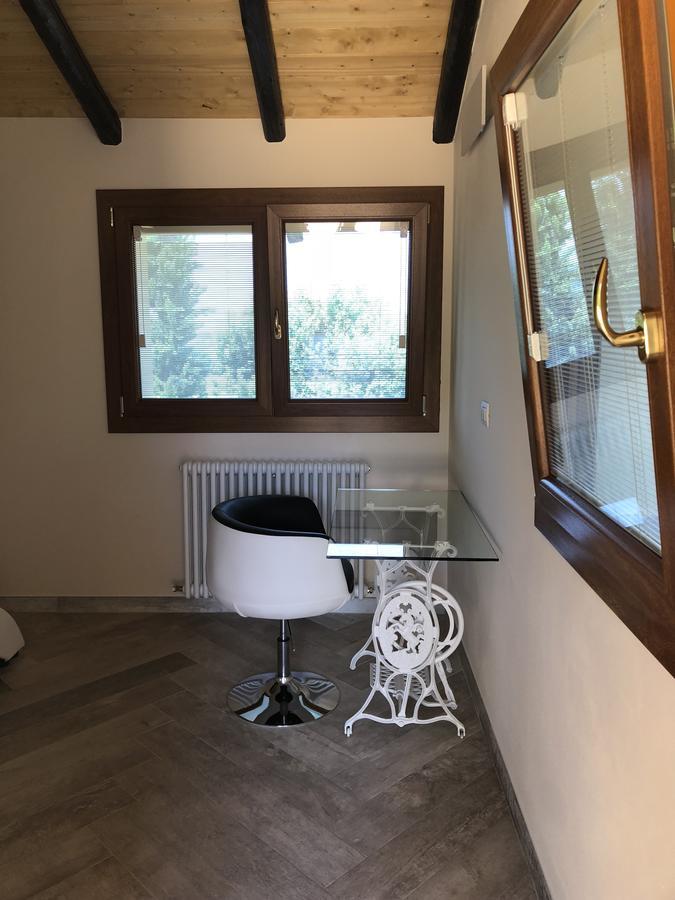 科尔特盖博斯科住宿加早餐旅馆 Castello di Serravalle 外观 照片